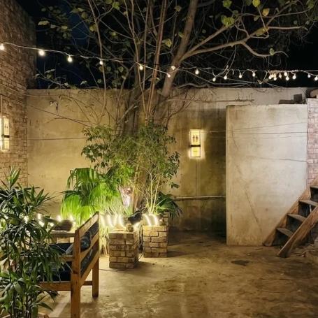 Redbrick Pizzeria Patio Garden